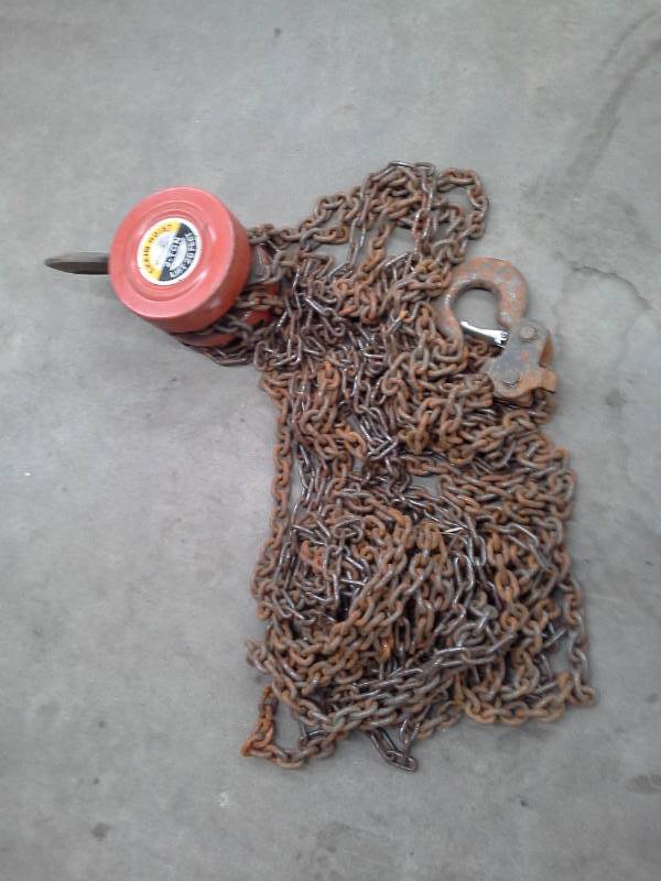 lot 518 image: 2-Ton Chain Hoist