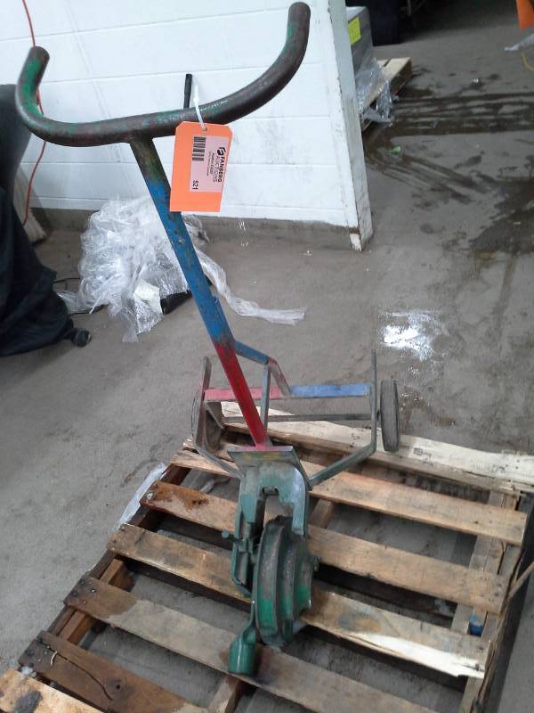 lot 521 image: Greenlee Pipe Bender Cart