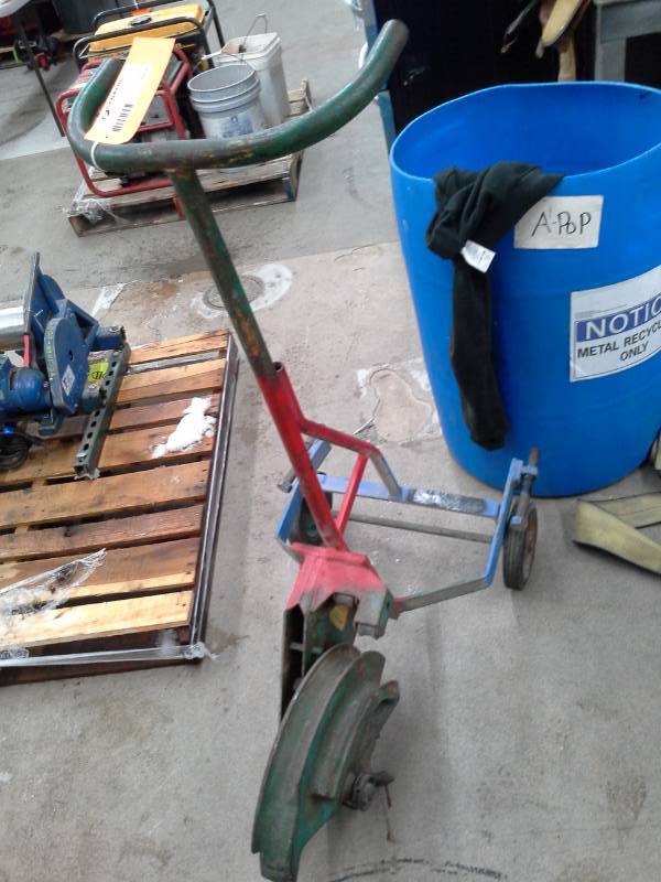 lot 522 image: Greenlee Pipe Bender Cart