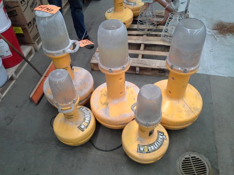 lot 742 image: Wobblelight, Wobblelight Jr. Metal Halide Lights