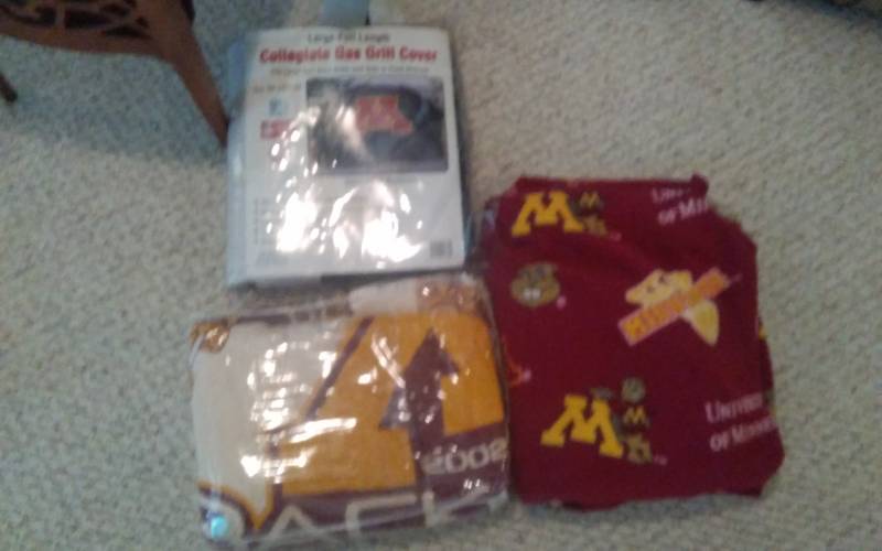 lot 16 image: U Of M Theme Blankets, 1-New Grill Cover