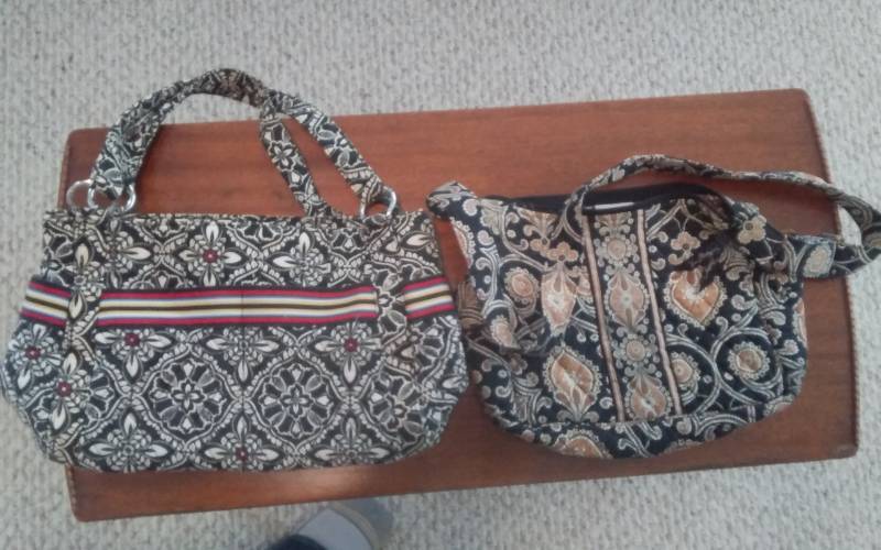 lot 20 image: 2-Vera Bradley Handbags