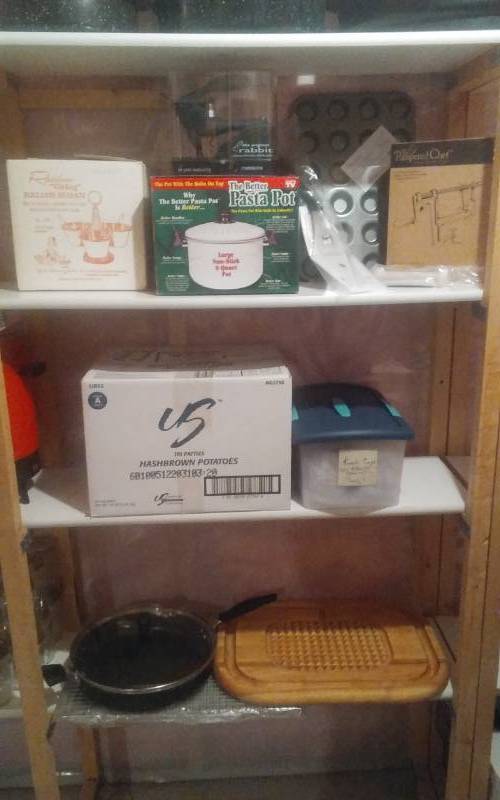 lot 39 image: Contents Of 3-Shelves