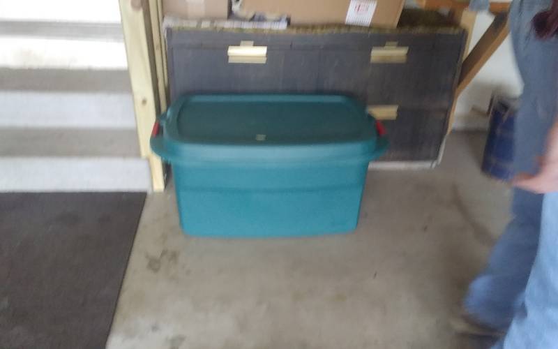 lot 64 image: Large Tote With Lid