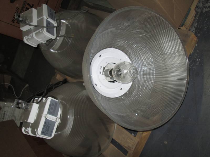 lot 30 image: 3 Large commercial lights...