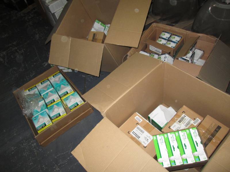 lot 32 image: 4 Boxes of new light bulbs...