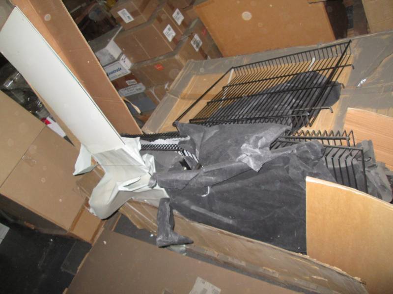 lot 33 image: Pallet with 3 new retail display ra...