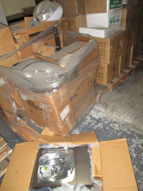 lot 36 image: Pallet of large lights and accessor...