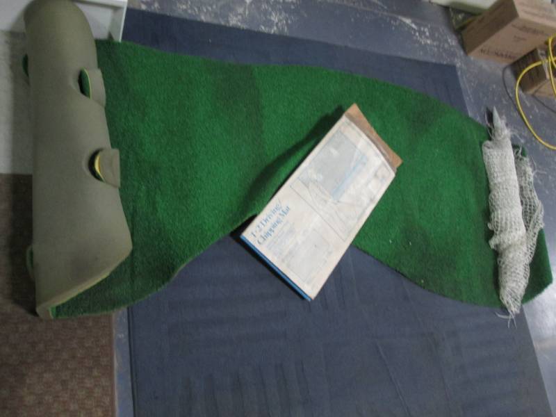 lot 40 image: Golf practice set...