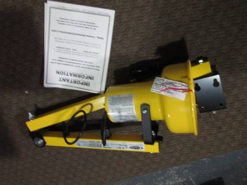 lot 42 image: Fostoria work light...