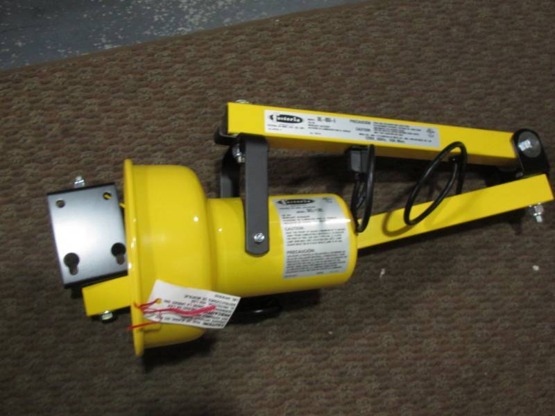 lot 43 image: Fostoria work light...