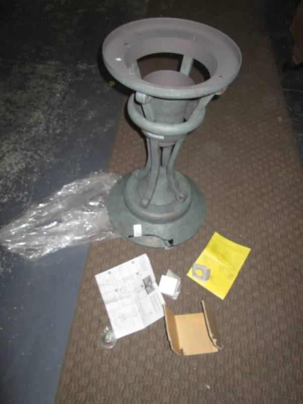 lot 134 image: Malibu landscape light, no top...
