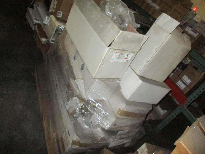 lot 158 image: Pallet of American Fluorescent ligh...