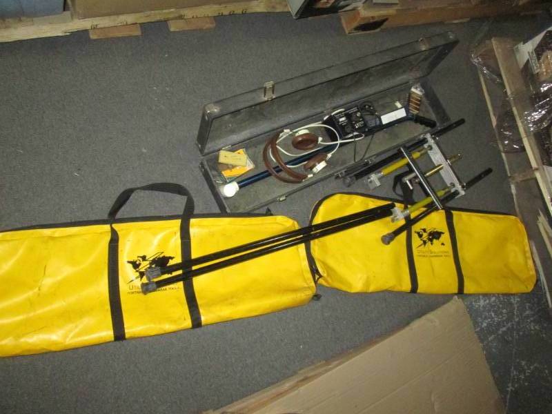 lot 179 image: Cable locator and 2 portable load b...