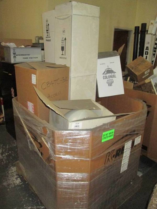 lot 185 image: Pallet of posts and lights...