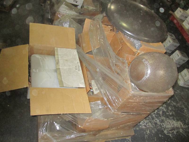 lot 187 image: Pallet of large light fixtures...