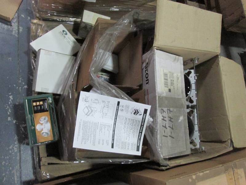lot 188 image: Pallet of door chimes, lights and m...