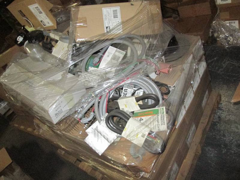 lot 200 image: High value pallet of electrical cor...