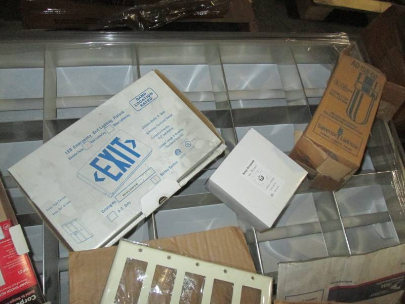 lot 202 image: Pallet of commercial lighting produ...