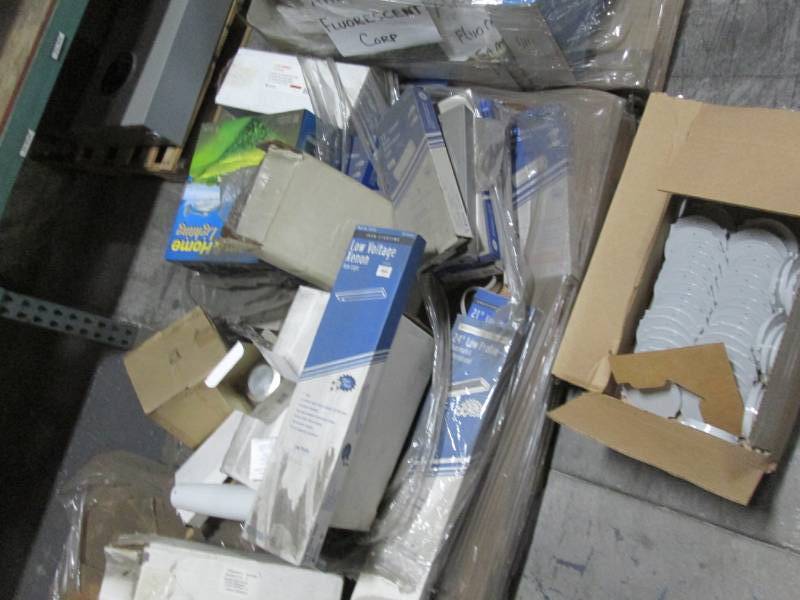 lot 210 image: Pallet of Xenon bulbs and other lig...