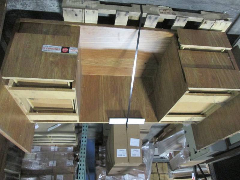 lot 212 image: Desk...