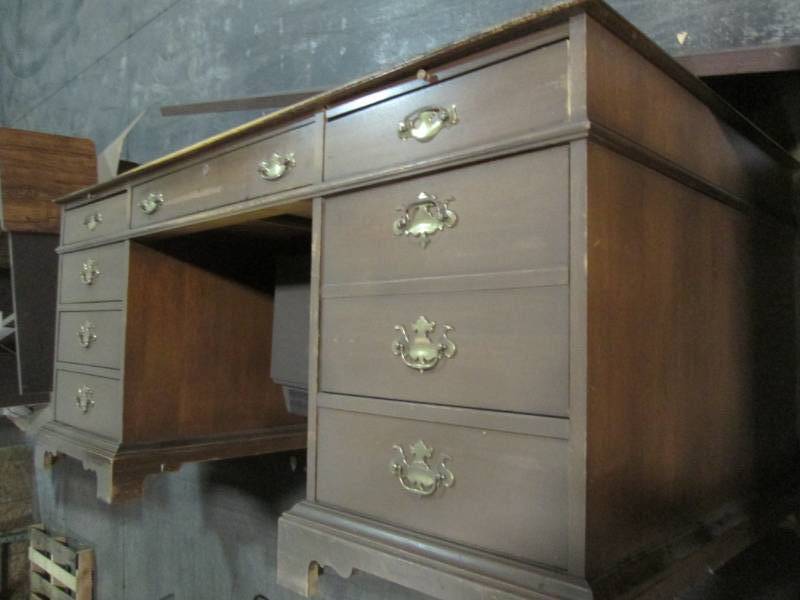 lot 213 image: Desk...