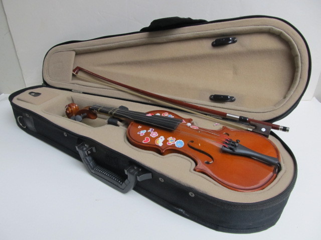 lot 17 image: Student Violin 18 Size wCase & Bow