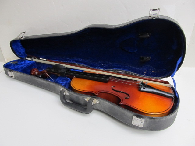 lot 19 image: Anton Breton Violin wCase & Bow