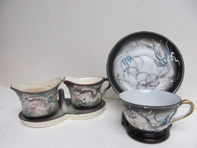 lot 41 image: Vintage Hand Decorated Japanese Teacups & Saucers