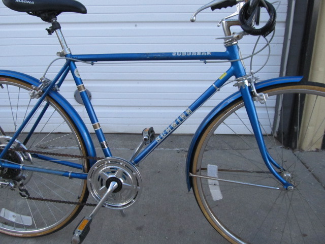 lot 16 image: Vintage SCHWINN Suburban Bicycle