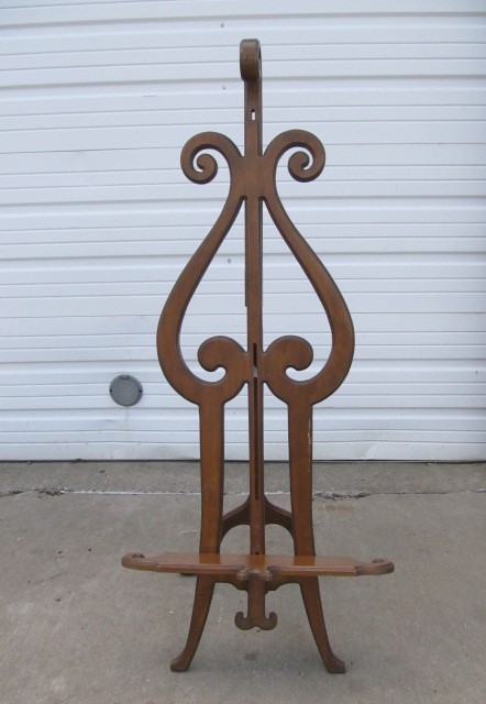 lot 15 image: Large Adjustable Height Wooden Easel Stand