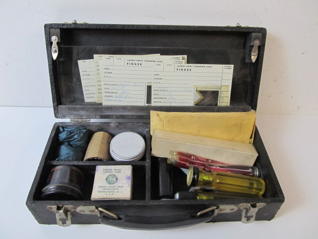 lot 68 image: Pair of Old Vintage Fingerprinting Kits wCases