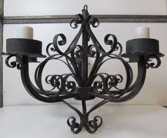 lot 69 image: Large Vintage Wrought Iron 5 Arm Gothic Chandelier