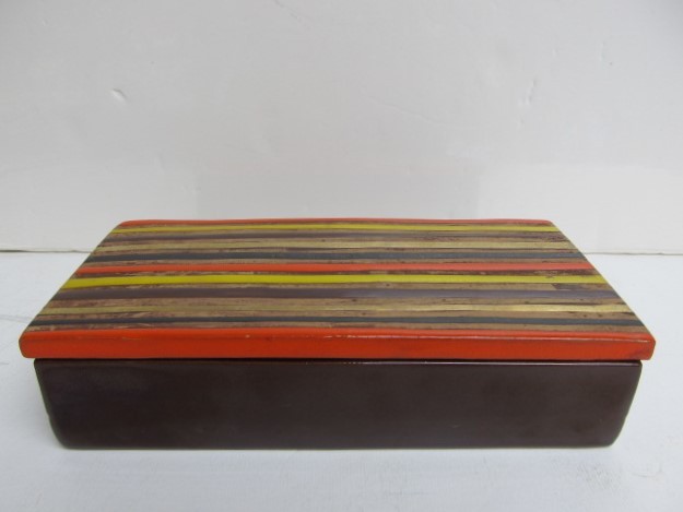 lot 43 image: Nice Vintage Mid Century Italian Art Pottery Colorful Trinket Box