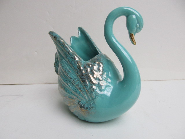 lot 45 image: Vintage Mid Century Art Pottery Blue Swan