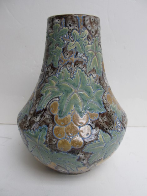 lot 48 image: Large Vintage Glazed Art Pottery Vase - 11.5