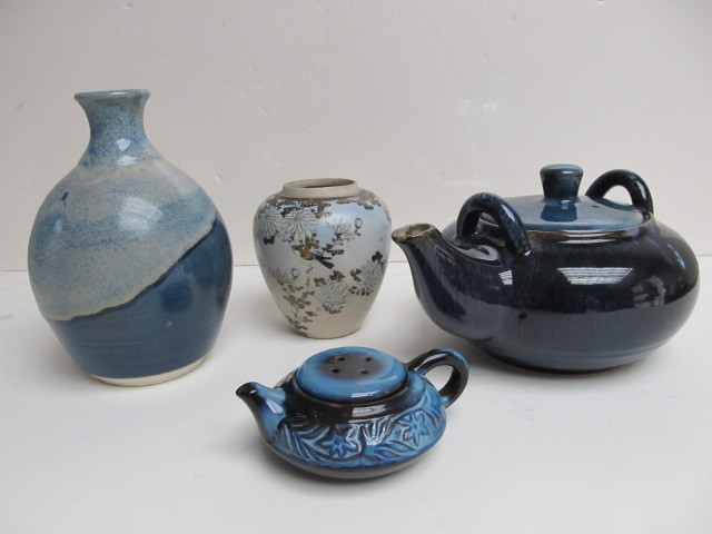 lot 52 image: Group of vintage Japanese etc Art Pottery 
