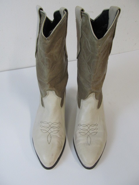lot 95 image: Pair of Ladies Cowboy Boots - Size 8M