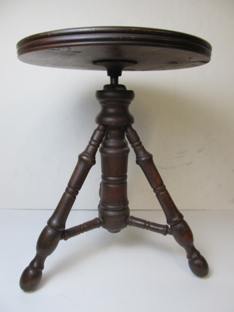 lot 122 image: Antique Adjustable Height Swivel Piano Stool