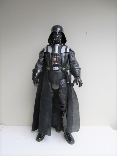 lot 80 image: 30 Star Wars Electronic DARTH VADER