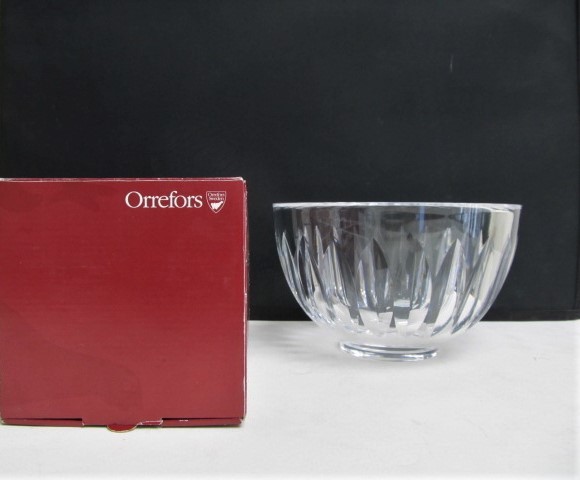 lot 89 image: 2 Signed ORREFORS Swedish Crystal Bowls