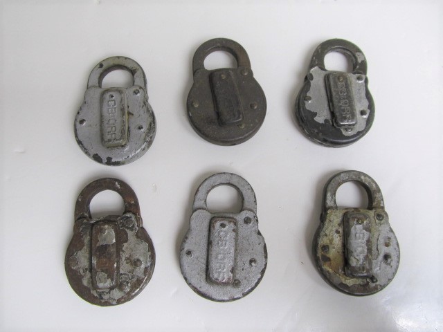 lot 107 image: Group of 6 Old Vintage CB&ampQ Chicago Burlington & Quincy Railroad Locks