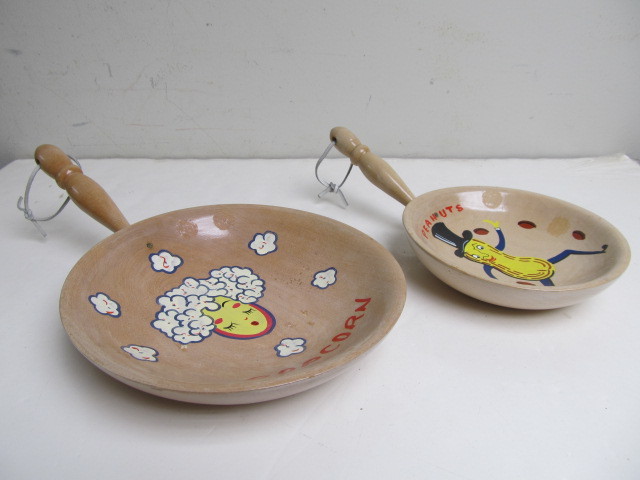 lot 112 image: Vintage Hand Painted Folk Art Wooden Popcorn & Peanut Bowls