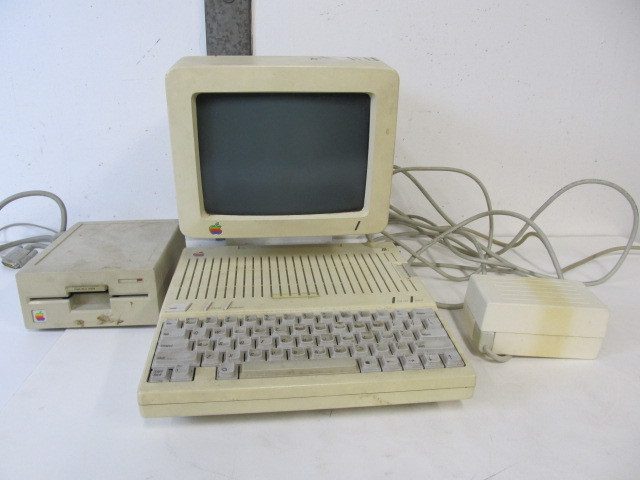 lot 126 image: Vintage APPLE IIC Computer