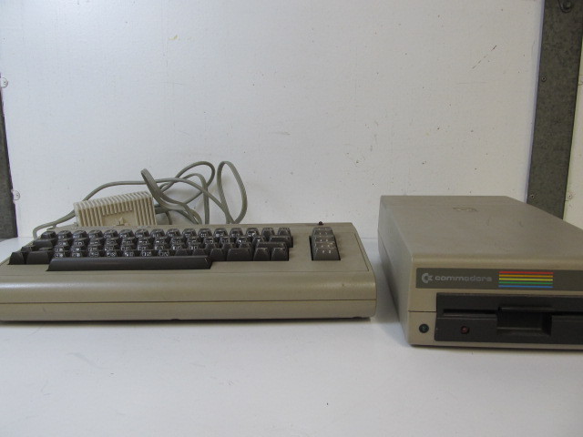 lot 127 image: Vintage COMMODORE 64 Video Game Computer System