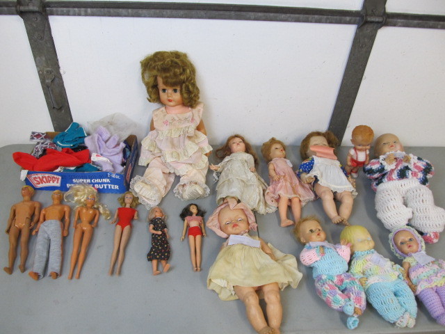 lot 136 image: Large Lot of Vintage Dolls Including Barbie