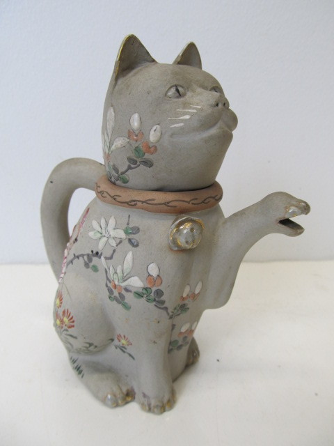 lot 159 image: Vintage Hand Painted Cat Teapot Pitcher