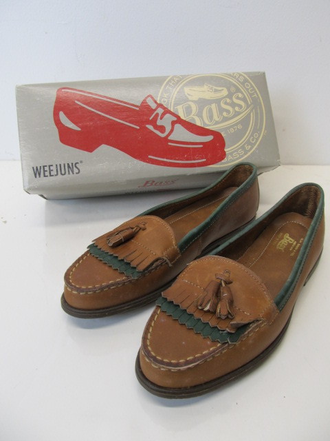 lot 164 image: Vintage Ladies Leather WEEJUN Slip-On Shoes - Size 8M