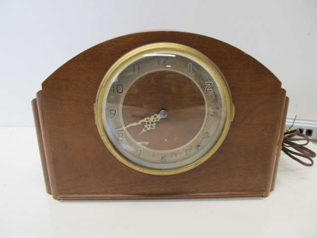 lot 165 image: Nice Vintage PLYMOUTH Deco Mantel Clock