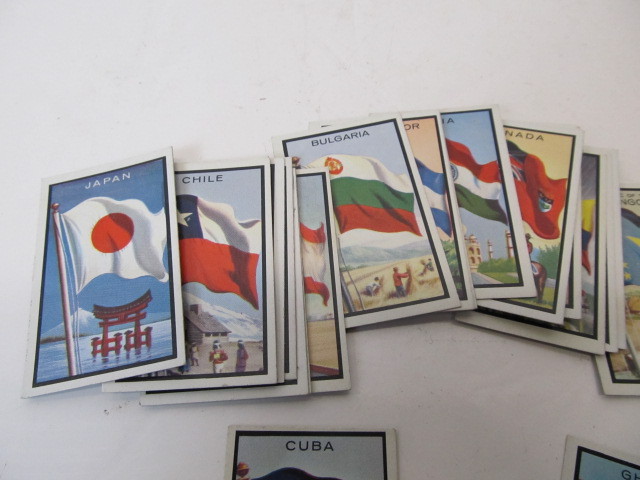 lot 211 image: Group of Vintage TOPPS Country Trading Cards